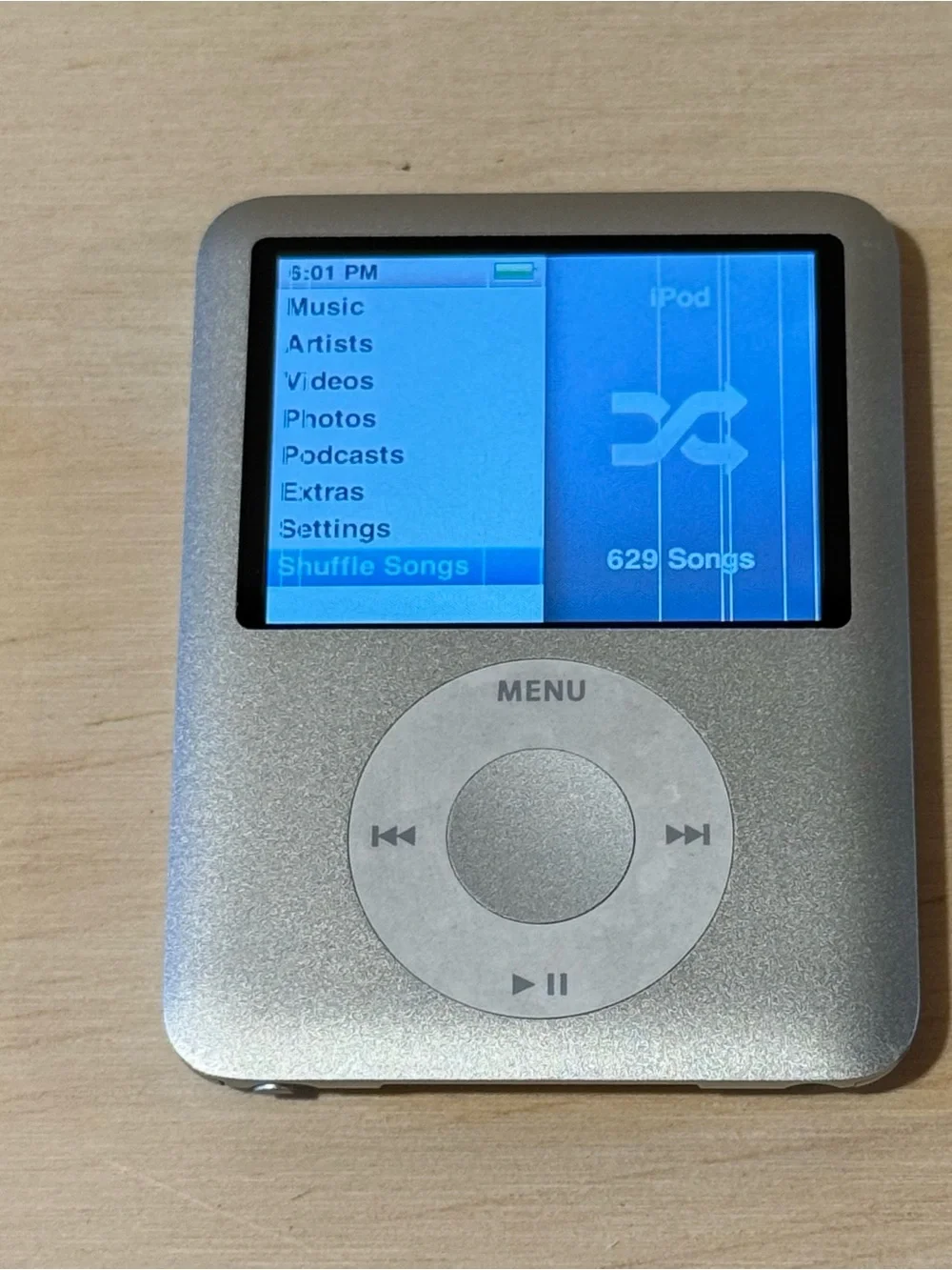 iPod Nano A1236 4GB Silver Tested Battery 8-10Hr w/Charg-629Songs Read Info Blw!